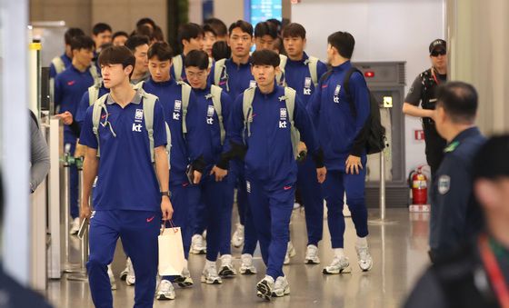 귀국하는 대한민국 축구대표팀 '이제는 이라크전 준비'