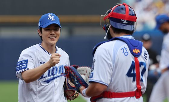 김강우, 강민호 선수에게 승리 기운 팍팍