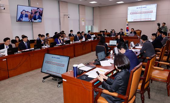 [국감]정청래 '군 골프장 3부 없어'