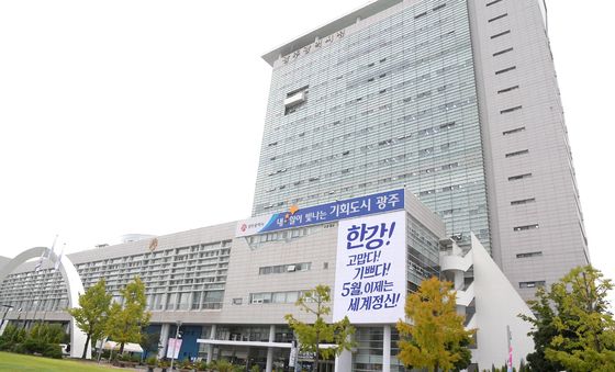 한강! 고맙다! 기쁘다…5월 이제는 세계 정신