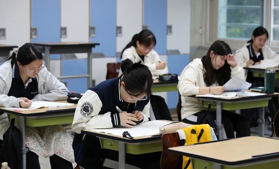 전국연합학력평가 준비하는 고3 수험생