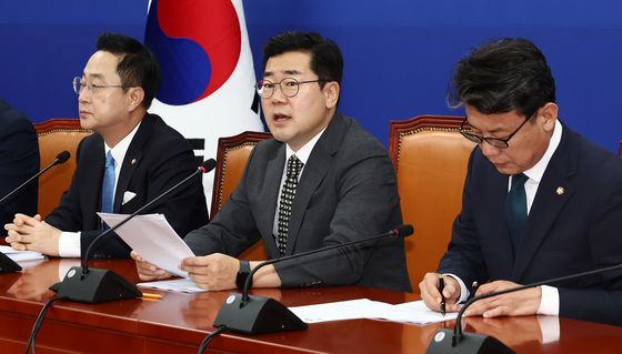 국정감사대책회의서 모두 발언하는 박찬대 원내대표