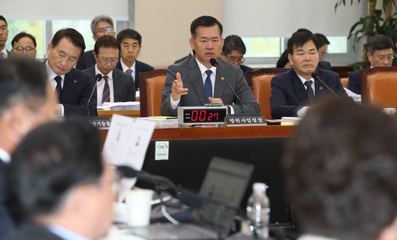 [국감]답변하는 석종건 방위사업청장