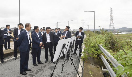 국가산단 부지 방문한 김범석 기재부 차관