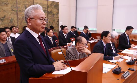 [국감]하종대 전 한국정책방송원장 '답변'