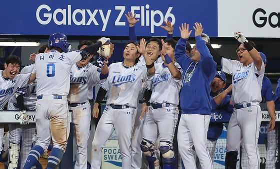 삼성 더그아웃은 '축제 분위기'