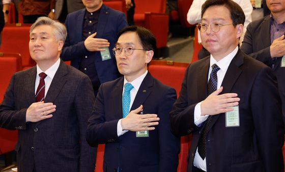 국민의례하는 장현승 한수원 체코폴란드 사업실장