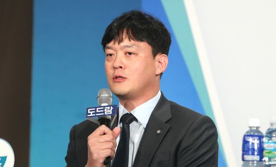 새 시즌 각오 밝히는 이영택 감독