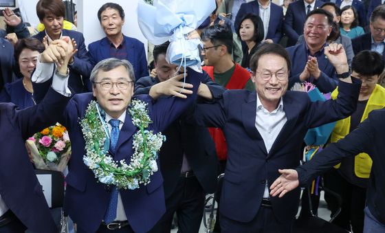 정근식 후보 '조희연 전 서울교육감과 함께'