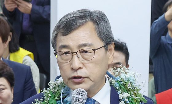 소감 밝히는 정근식 후보