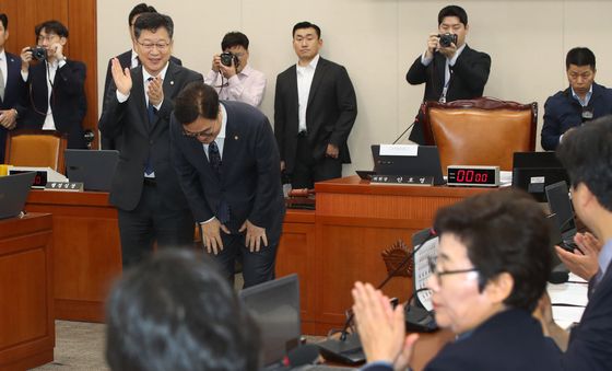 [국감]우원식 의장, 국감장 격려 방문