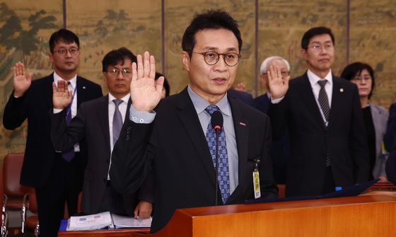 [국감]증인선서 하는 유현석 한국콘텐츠진흥원장 직무대리