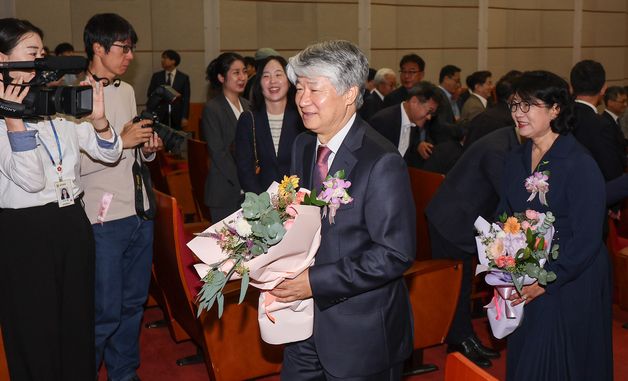 퇴임식 마친 이종석 헌법재판소장