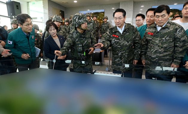 연평도 방문해 안보상황 점검하는 유정복 시장