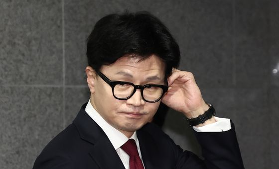 한동훈, 김여사 무혐의 "국민 납득할지 지켜봐야"