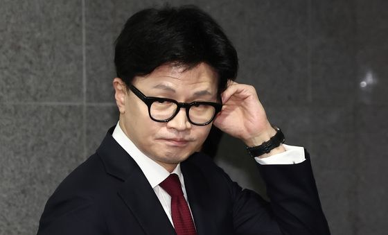 한동훈, 김여사 무혐의 "국민 납득할지 지켜봐야"