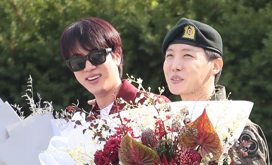 제이홉 제대 축하하는 BTS 맏형