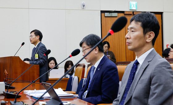 [국감]강동수 부사장 '신사업 투자 주주 피해 대책은?'