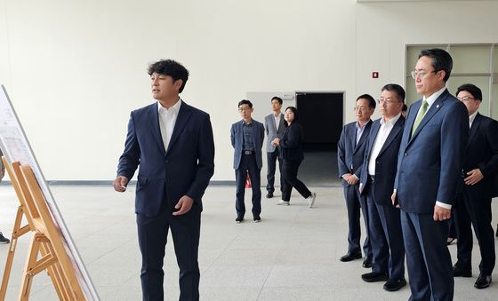 포항국제여객선터미널 방문한 강도형 장관