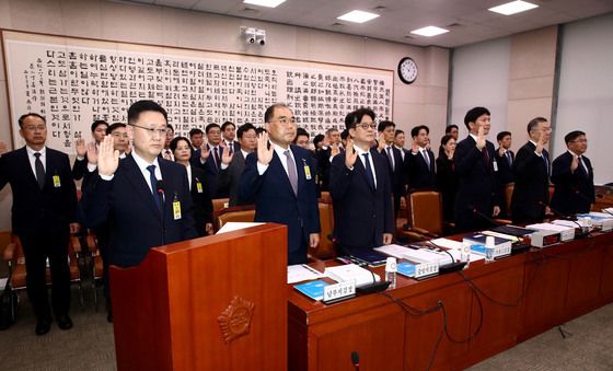 [국감]선서하는 박세현 서울고검장