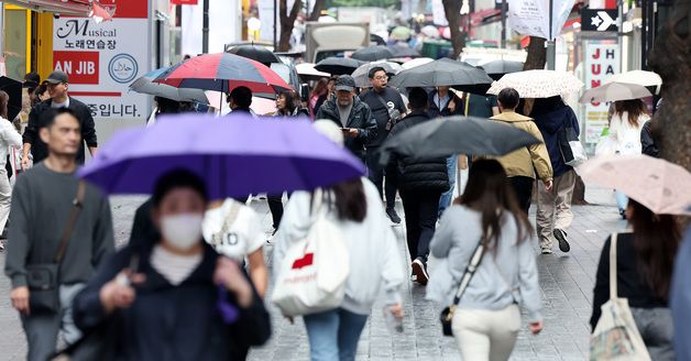 기지개 펴는 '명동 상권'