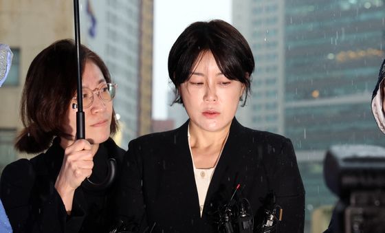 '음주운전 혐의' 경찰 출석한 문 전 대통령딸 다혜씨…"죄송합니다"