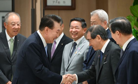 윤 대통령, 日 경제인 대표단 접견…”한일 기업간 협력 확대하자”