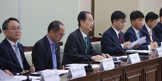 한덕수 총리, 제3차 2025년 APEC 정상회의 준비위원회의 주재