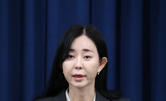 현안 브리핑하는 정혜전 대변인