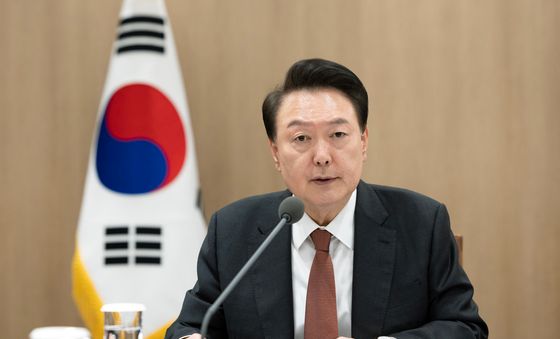 긴급 경제·안보 점검회의 주재하는 윤석열 대통령