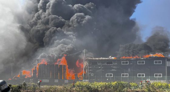 거센 바람에 인천 기계공장 화재 확산…소방 대응 2단계