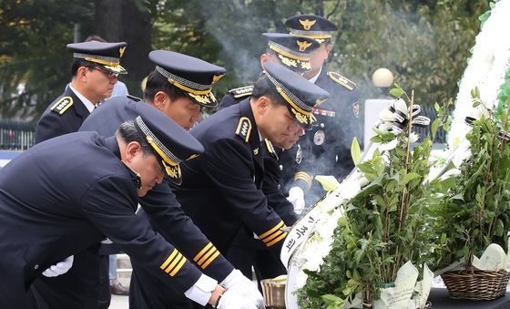 제79주년 경찰의 날, 순직 경찰 향한 헌화