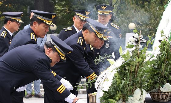 제79주년 경찰의 날, 순직 경찰 향한 헌화