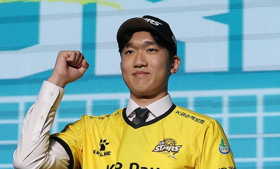 1라운드 4순위 이준영, 힘차게 파이팅!