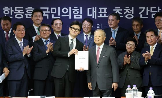 경총 방문해 '경영계 건의사항' 전달받은 한동훈 대표