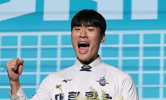 '1라운드 7순위' 최원빈, 패기 넘치게 파이팅!