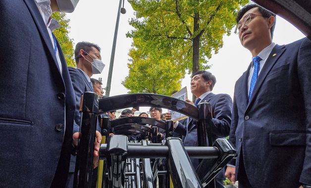 민주당 법사위원 '김건희 여사 동행명령장 전달 위해'