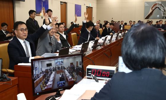 [국감]여당 '동행명령장 발부 반대'