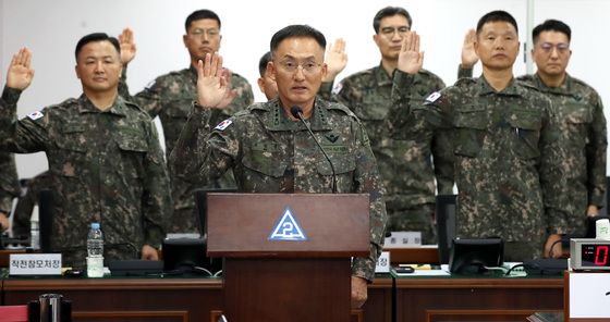 [국감] 선서하는 고창준 제2작전사령관