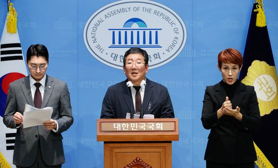 '방심위 전산담당자 고발'