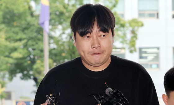 불법 도박 고백한 이진호, 경찰 출석… "죄송합니다"