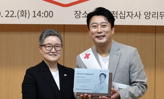 헌혈 홍보대사로 위촉된 개그맨 이수근