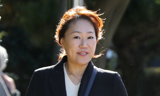 소환조사 출석하는 '명태균 폭로' 강혜경 씨