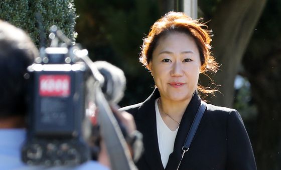 창원지검 소환조사 출석하는 강혜경 씨