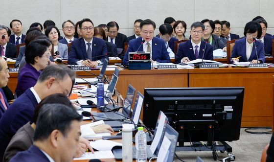 [국감]조규홍 장관 "여야 연금개혁 합의안 만들면 최대한 수용"