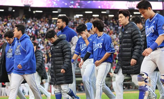 호랑이에 고개 숙인 사자군단