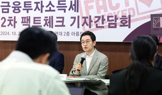 발언하는 김현동 교수