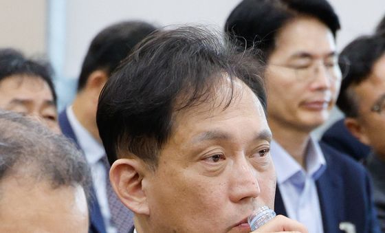 [국감]목축이는 김태규 직무대행