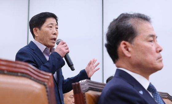 [국감]대북전단 관련 답변하는 박상학