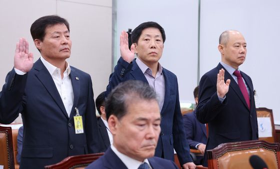 [국감]증인 선서하는 박상학 대표